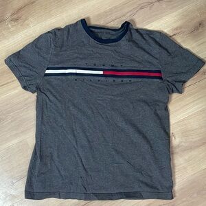 Tommy Hilfiger‎ T-Shirt. Gray. Size Large. Good Used Condition.